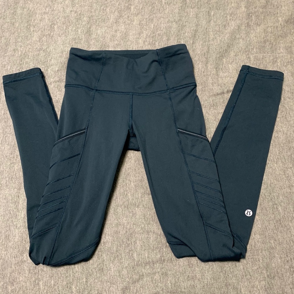 Navy Blue Full Length Lululemon leggings.